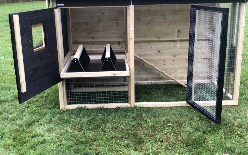 Kippenhok met ren Bolsward Deluxe type A deur open