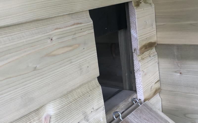 Kippenhok met ren Bolsward Deluxe type A luikje nachthok