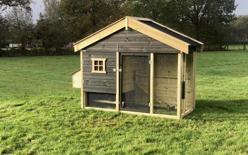 Kippenhok met ren Bolsward Deluxe type A zijkant rechts