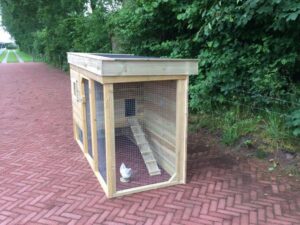 Afsluitbaar luikje in het nachthok