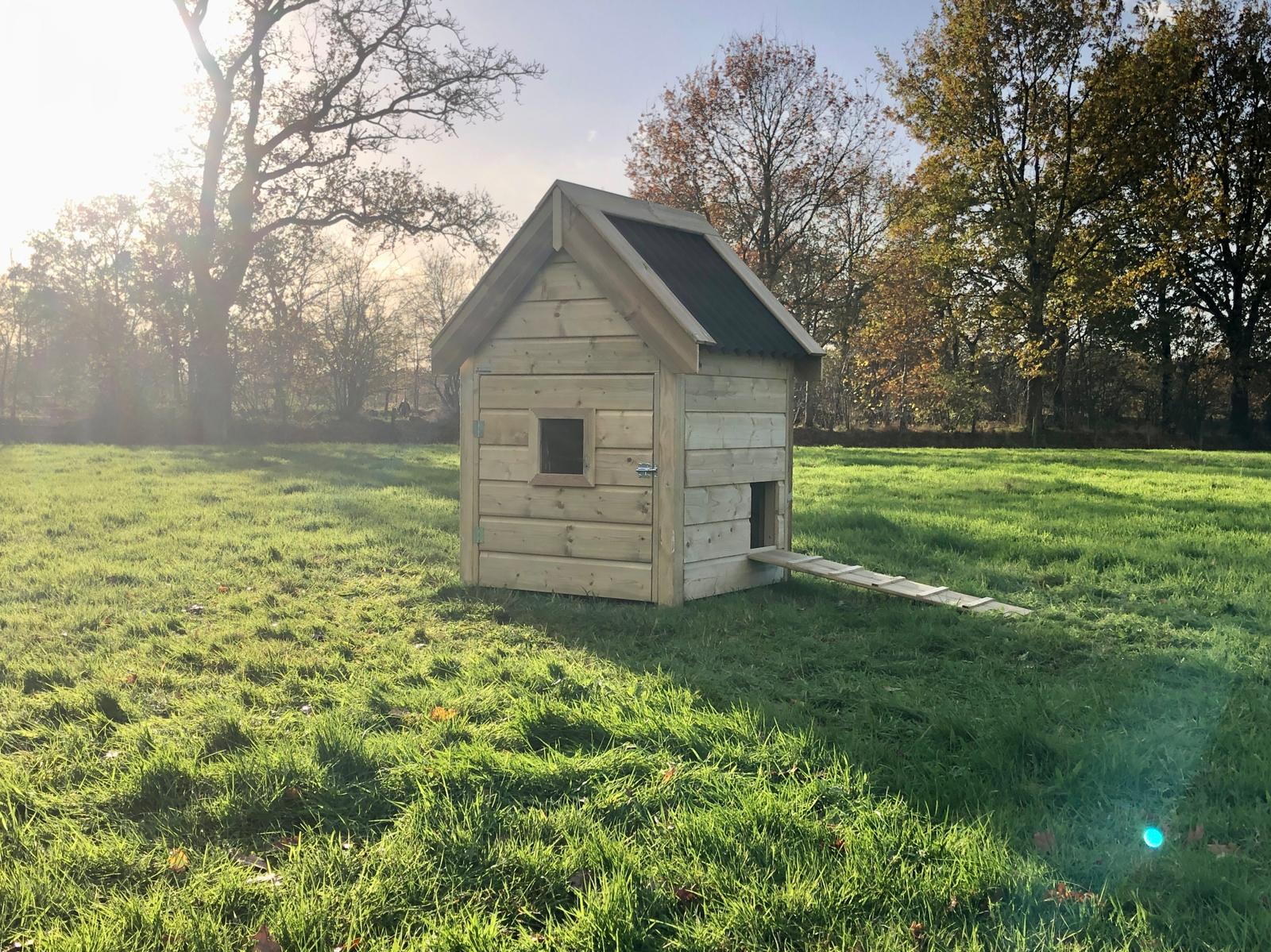 Eendenhok afmetingen circa 100 x 100 x 155 cm