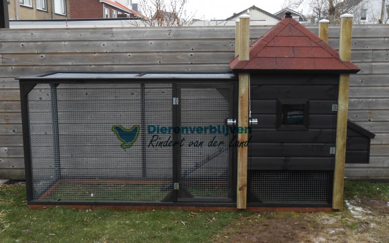 Hooiberg kippenhok met ren.