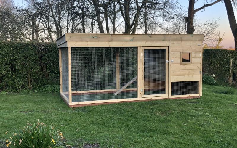 Kippenhok met ren voor 6 kippen.