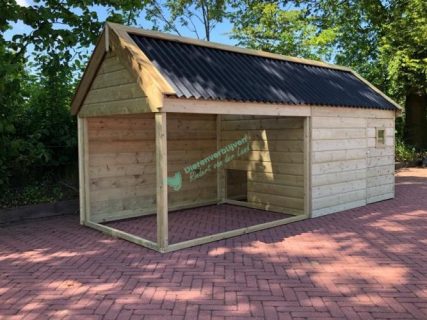 Grote ruime overkapping voor de geiten.