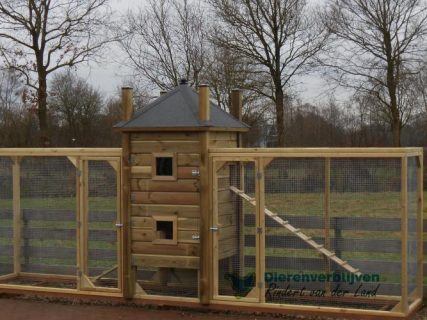 Hooiberg kippenhok dubbel voor meerdere toompjes.