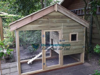 Kippenhok met ren Bolsward type A voorkant