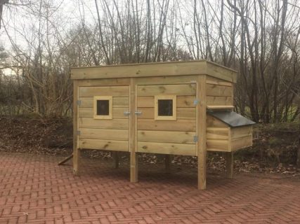 Groot nachthok voor kippen.